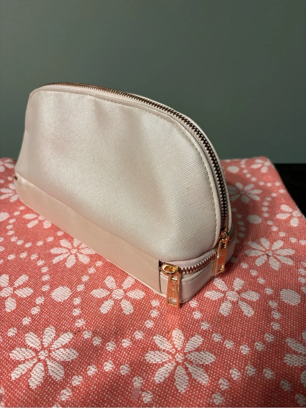 Monat Travel Jewelry and Cosmetic Case